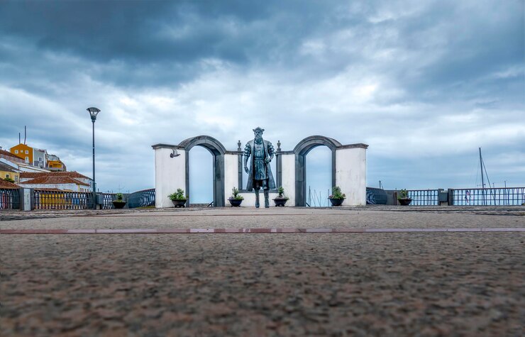 statue vasco da gama angra